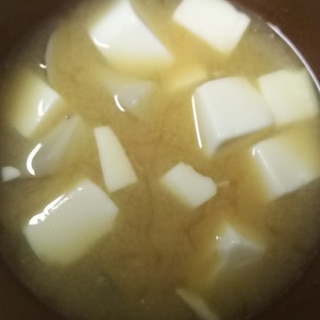 豆腐とぶなしめじのお味噌汁